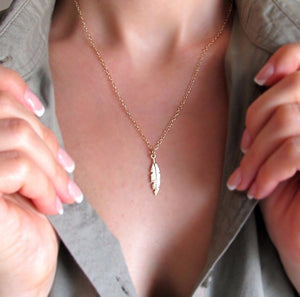 Feather pendant necklace for women