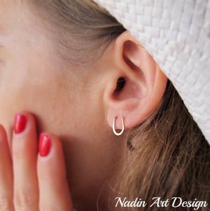 Horseshoe small stud earrings