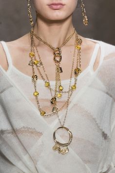 Chic Necklace - a Must have Accessory: What to choose