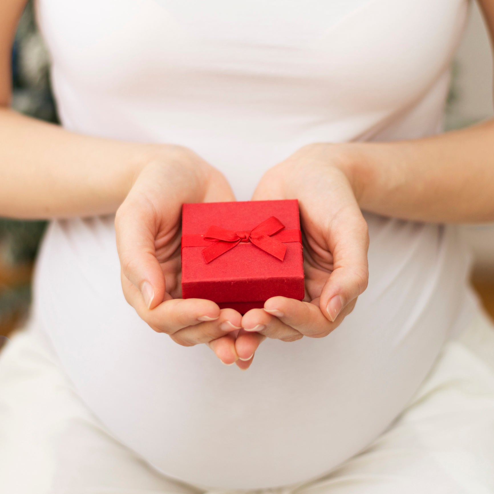 10 Gifts for Expecting and New Mom She'll absolutely Love