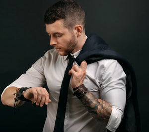 Cool guide to men's style. How should men wear jewelry?