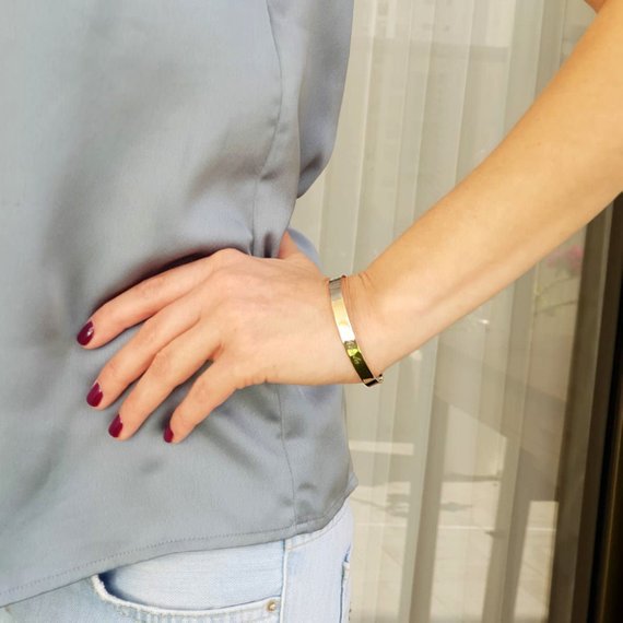 Names Engraved Gold cuff Bracelet for Mom