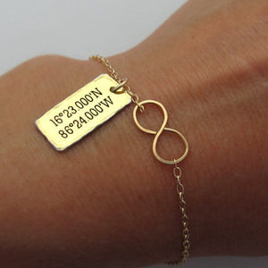 Pendant engraved gold infinity bracelet