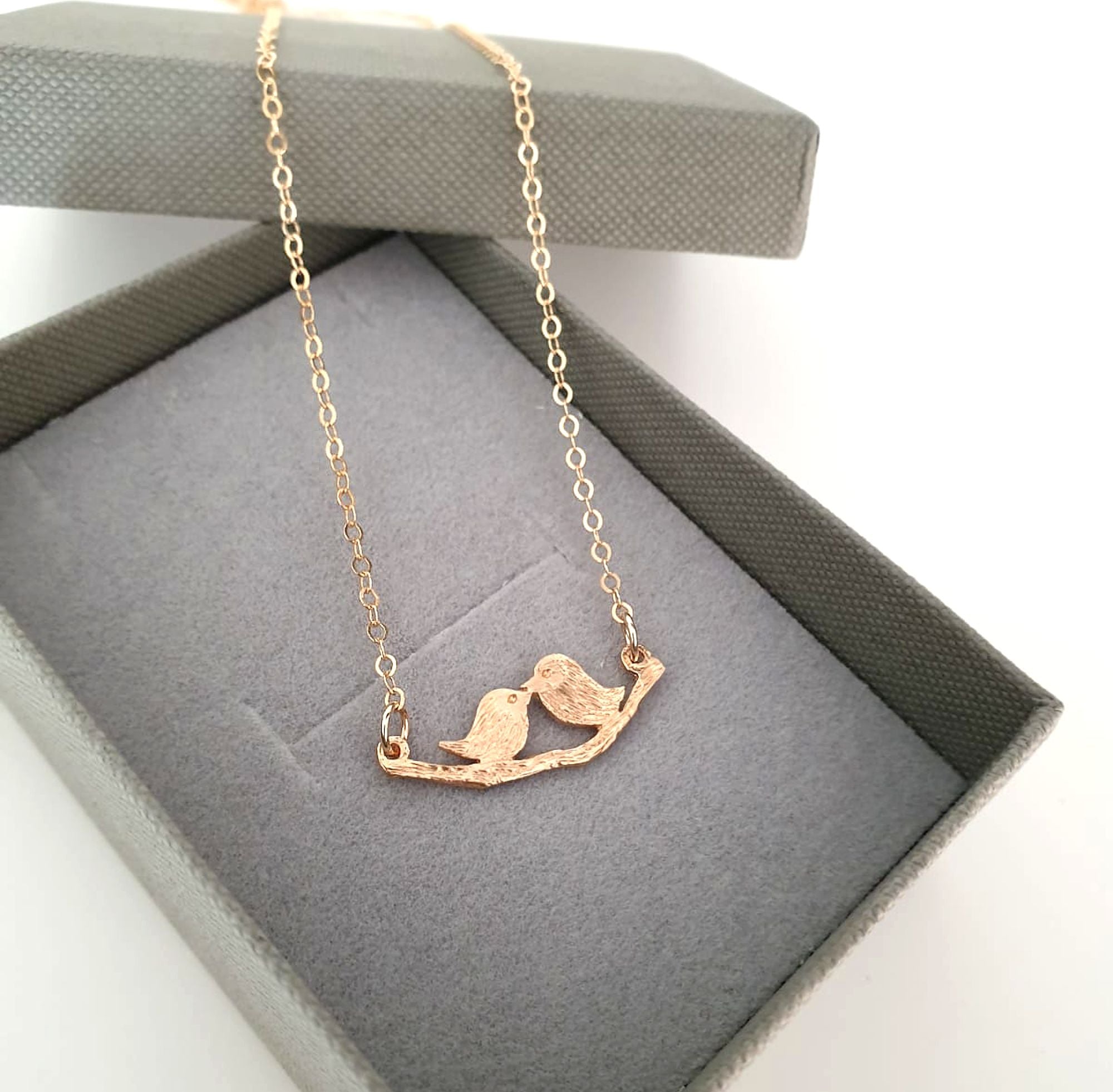 Buy The gold Kiss of Love Necklace Online at Kicky and Perky | SILKNPN006
