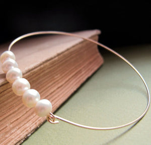 White pearl gold bracelet