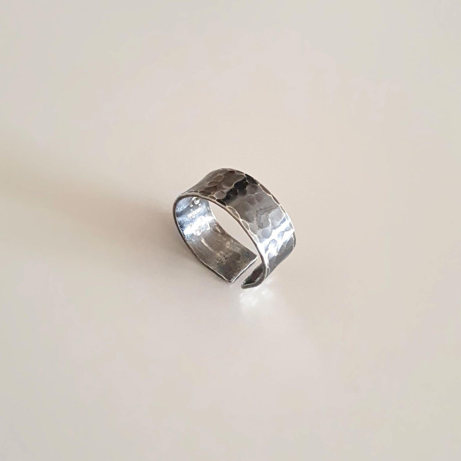 Shiny wedding ring made of 925 silver, two black stripes | Jewellery Eshop  EU