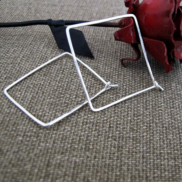 Square earrings in silver