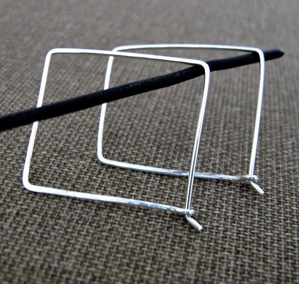 Square earrings in silver