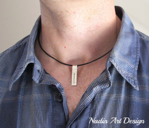 Vertical pendant necklace