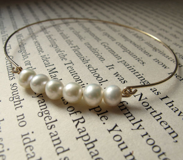 White pearl gold bracelet