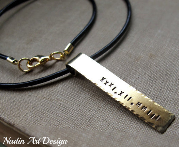 Date pendant cord necklace