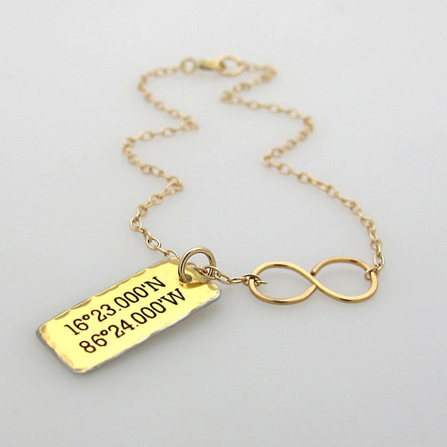 Pendant engraved gold infinity bracelet