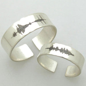 Sound wave engraved band rings set